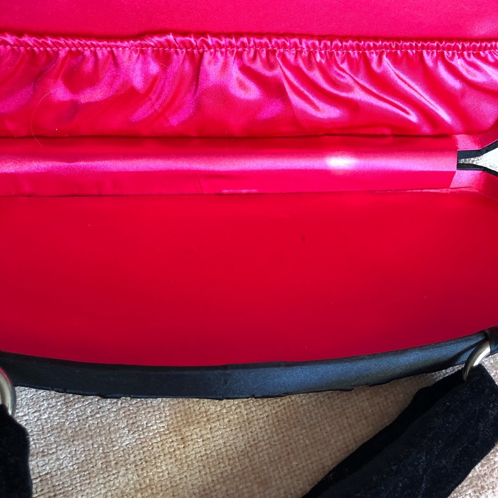 Victoria’s Secret Jewelry/Make-Up Purse. - Picture 2 of 5